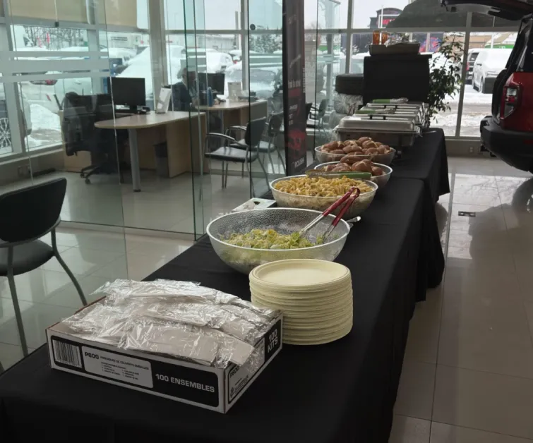 catering-table Open food containers